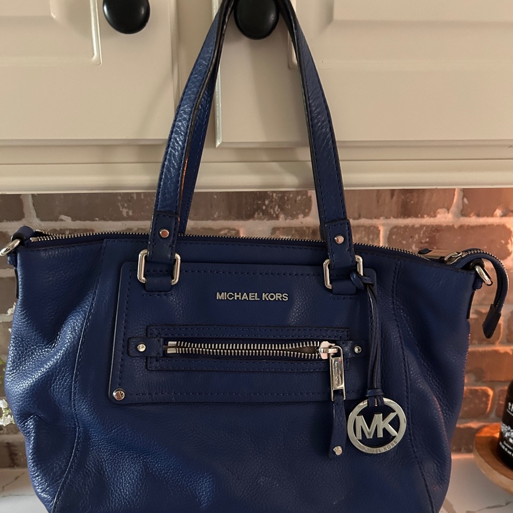 Michael Kors Navy Blue Pebbled Leather Shoulder Bag with New Crossbody Strap - Picture 12 of 14